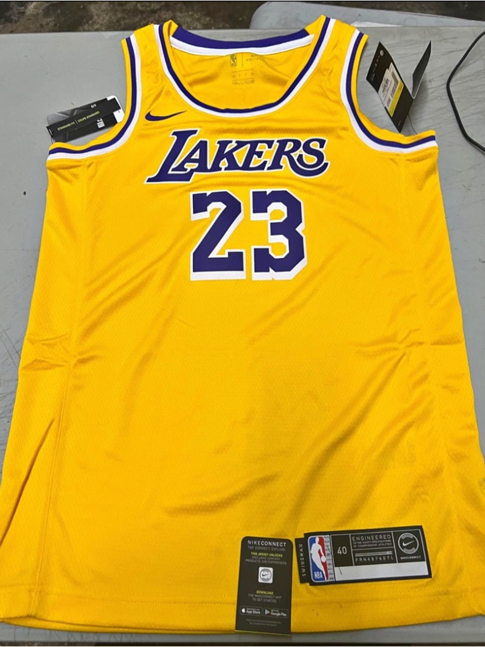 10 Los Angeles Lakers LeBron James Nike Swingman Jersey Bundle Size SMALL (40)